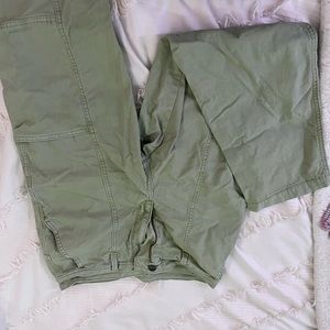 Universal thread pants green